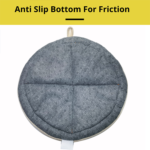View of the snuffle mat’s anti-slip base with suction cups, keeping it securely in place on hardwood floors, tiles, and glass.