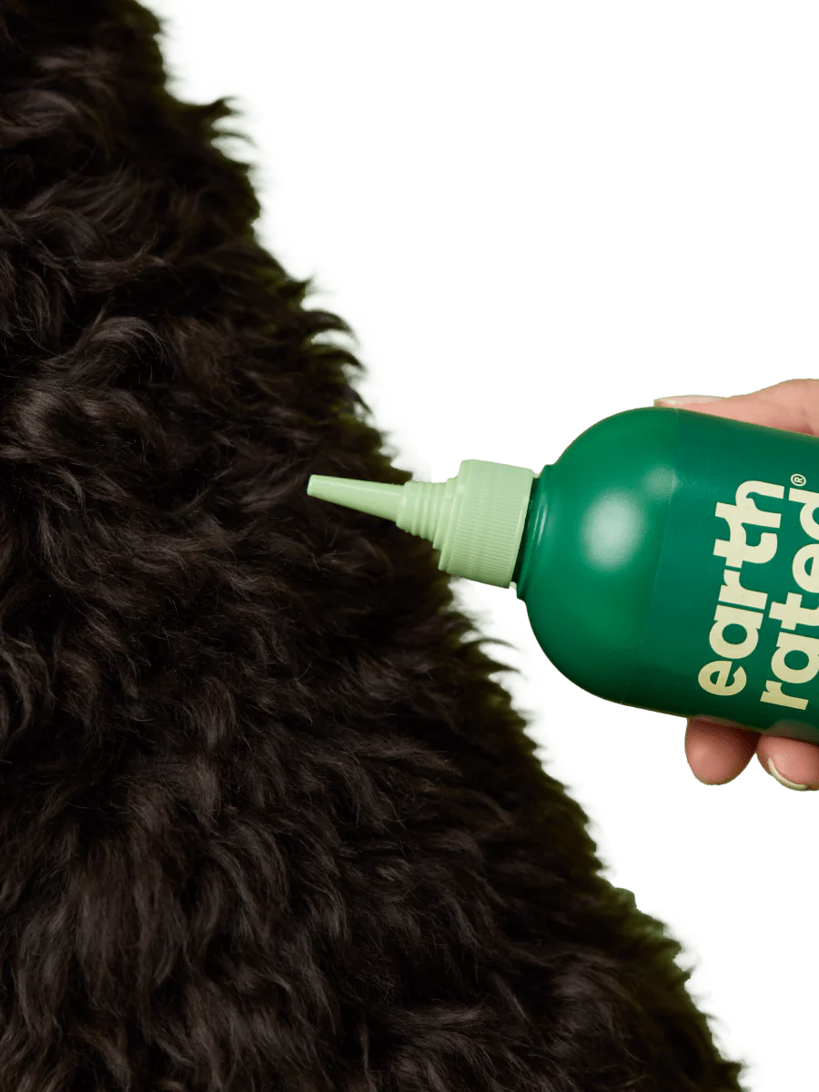 Image showing nozzle of Earth Rated 3 in 1 Shampoo for Curly Coats and how close it can get to the skin