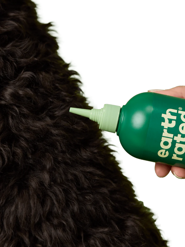 Image showing nozzle of Earth Rated 3 in 1 Shampoo for Curly Coats and how close it can get to the skin