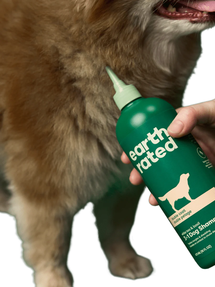 Earth Rated 3-in-1 Shampoo for Double Coated Dogs showing how the nozzle penetrates through thick double coated dogs