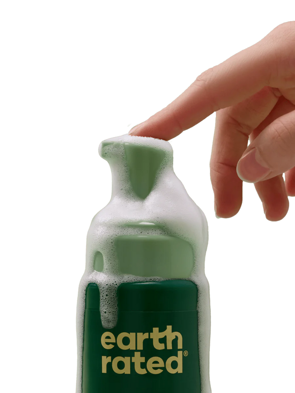 Luxurious foam from Earth Rated No-Rinse Dog Shampoo pump, ready to be applied to your dog’s coat for easy, stress-free cleaning.
