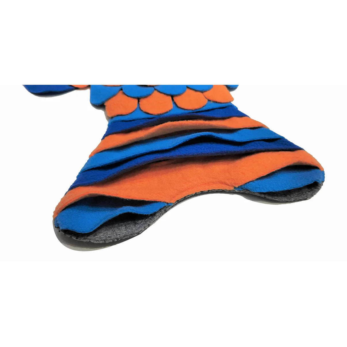 Image showing open flaps on the fish’s tail designed to hide treats and encourage interactive foraging fun.