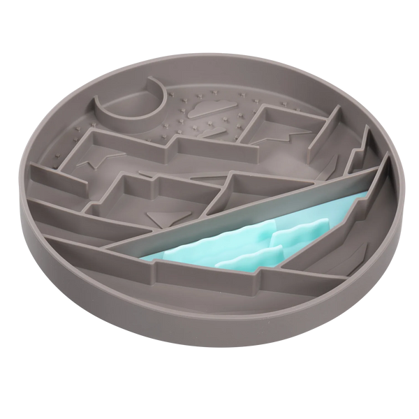 Side angle of silicone lick bowl highlighting deep grooves and sturdy raised rim with suction cups underneath, designed to hold soft foods securely and prevent spills while encouraging slower, soothing licking.